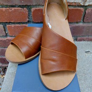 Universal Threads Flat Sandals - Size 7